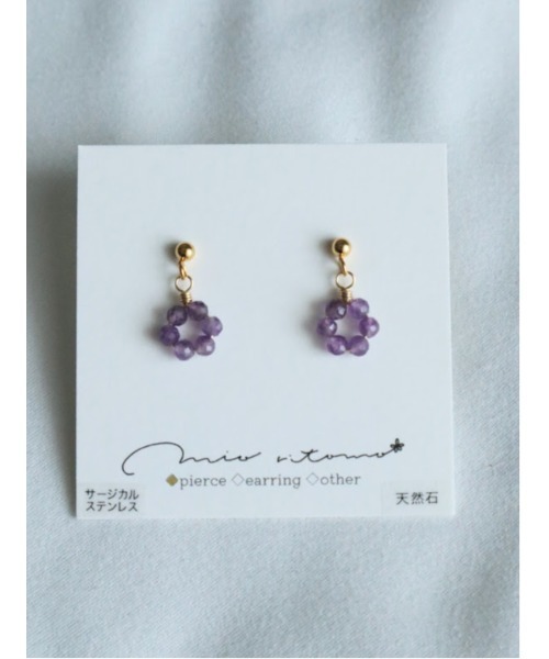 tone(トーン)の「【mio ritomo】ichika アメジスト 小花ピアスichika アメジスト 小花ピアス(MA)(ピアス(両耳用)・レディース・ゴールド・FREE)」の1枚目の写真