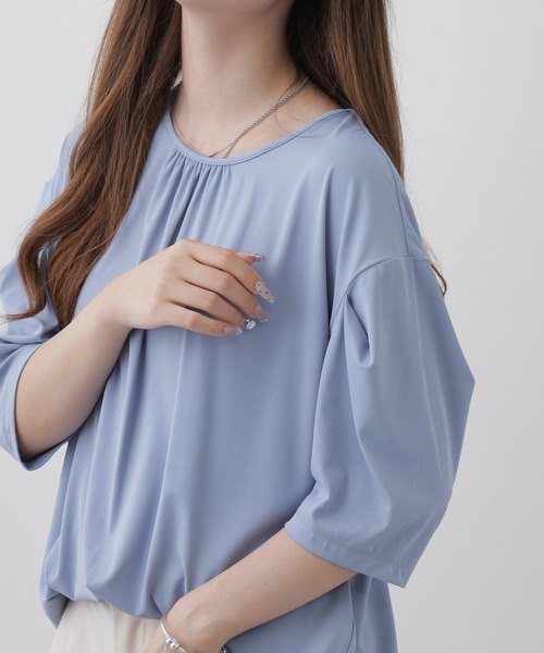 LUCA（ルカ）の「ラウンドネックカットプルオーバー 半端袖（Tシャツ/カットソー・レディース・ベージュ/サックスブルー/アイボリー/ブラック・FREE）」の4枚目の写真