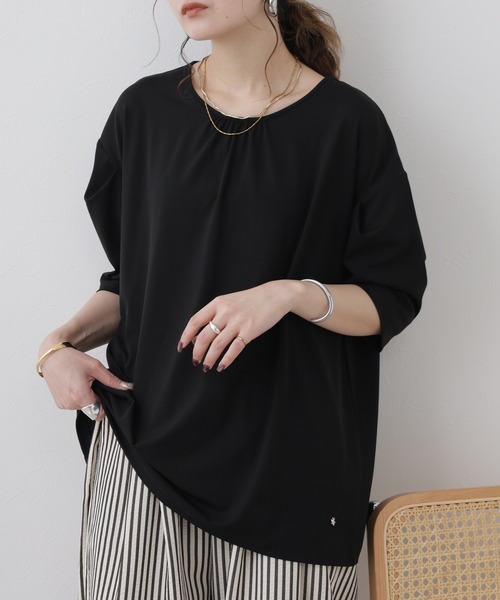 LUCA（ルカ）の「ラウンドネックカットプルオーバー 半端袖（Tシャツ/カットソー・レディース・ベージュ/サックスブルー/アイボリー/ブラック・FREE）」の3枚目の写真