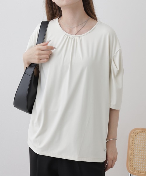 LUCA（ルカ）の「ラウンドネックカットプルオーバー 半端袖（Tシャツ/カットソー・レディース・ベージュ/サックスブルー/アイボリー/ブラック・FREE）」の6枚目の写真