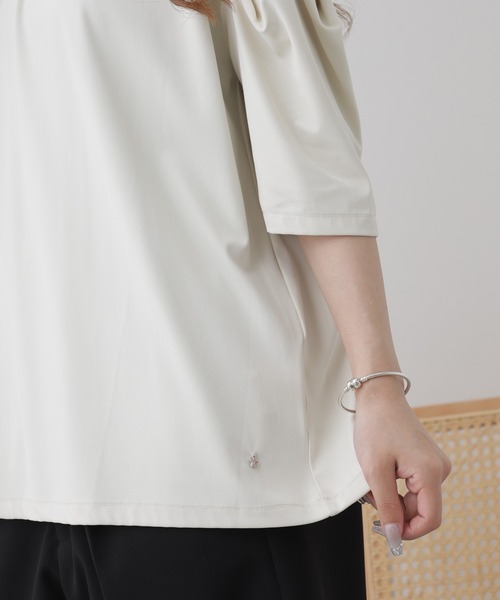 LUCA（ルカ）の「ラウンドネックカットプルオーバー 半端袖（Tシャツ/カットソー・レディース・ベージュ/サックスブルー/アイボリー/ブラック・FREE）」の7枚目の写真