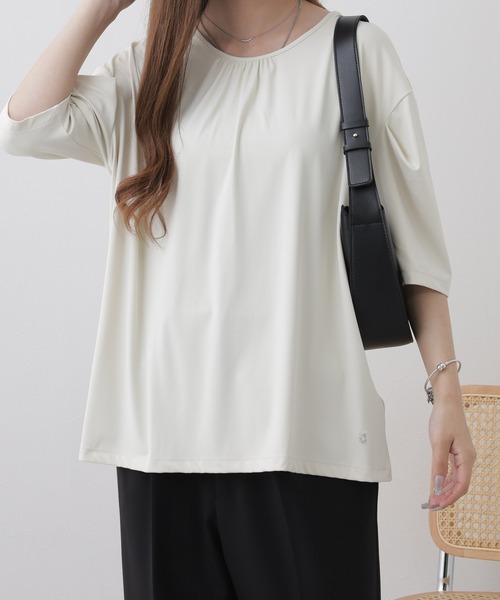 LUCA（ルカ）の「ラウンドネックカットプルオーバー 半端袖（Tシャツ/カットソー・レディース・ベージュ/サックスブルー/アイボリー/ブラック・FREE）」の9枚目の写真