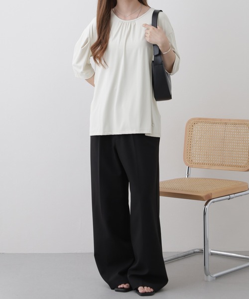 LUCA（ルカ）の「ラウンドネックカットプルオーバー 半端袖（Tシャツ/カットソー・レディース・ベージュ/サックスブルー/アイボリー/ブラック・FREE）」の10枚目の写真