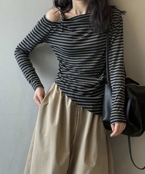 Girly Doll（ガーリードール）の「ツイストワンショルダー長袖カットソー（その他トップス・レディース・ブラック系その他/ホワイト/ブラック/ブラウン・FREE）」の5枚目の写真