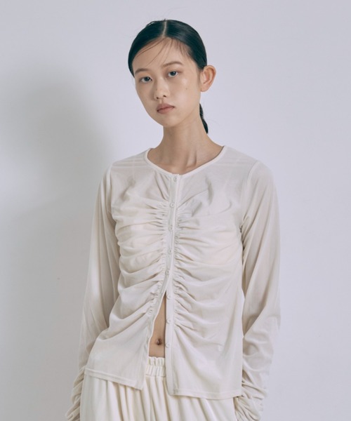 EN NEUME(エンノイム)の「Sheer Velour Draped Cardigan(カーディガン/ボレロ・レディース・アイボリー/ブラウン/ブラック・FREE)」の1枚目の写真