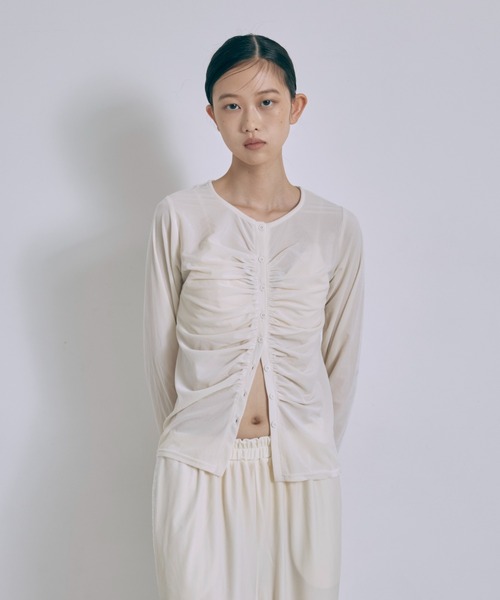 EN NEUME(エンノイム)の「Sheer Velour Draped Cardigan(カーディガン/ボレロ・レディース・アイボリー/ブラウン/ブラック・FREE)」の4枚目の写真