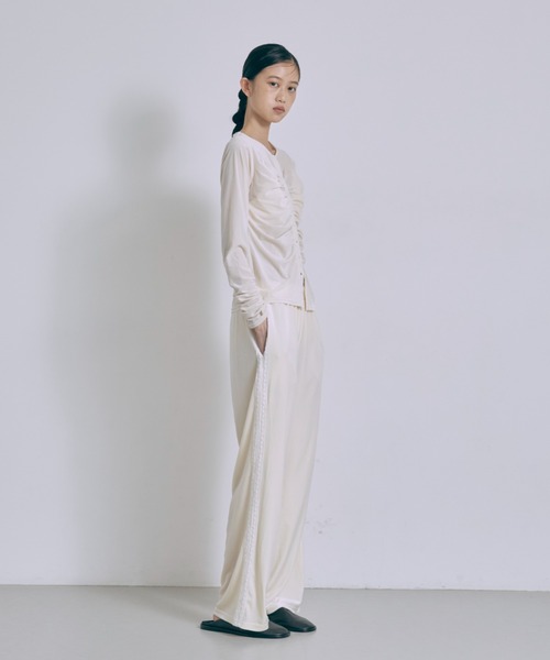 EN NEUME(エンノイム)の「Sheer Velour Draped Cardigan(カーディガン/ボレロ・レディース・アイボリー/ブラウン/ブラック・FREE)」の8枚目の写真