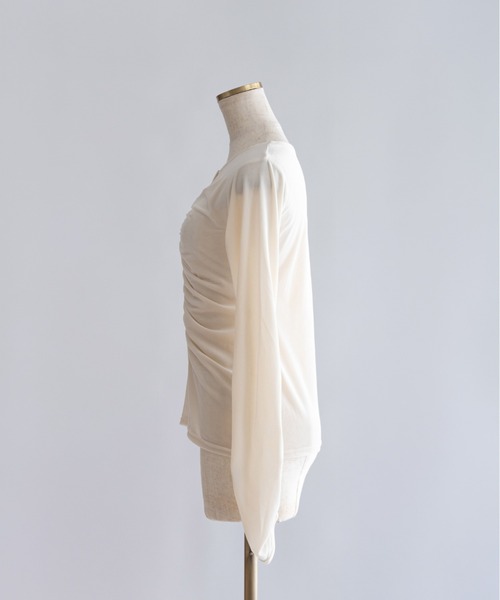 EN NEUME(エンノイム)の「Sheer Velour Draped Cardigan(カーディガン/ボレロ・レディース・アイボリー/ブラウン/ブラック・FREE)」の11枚目の写真