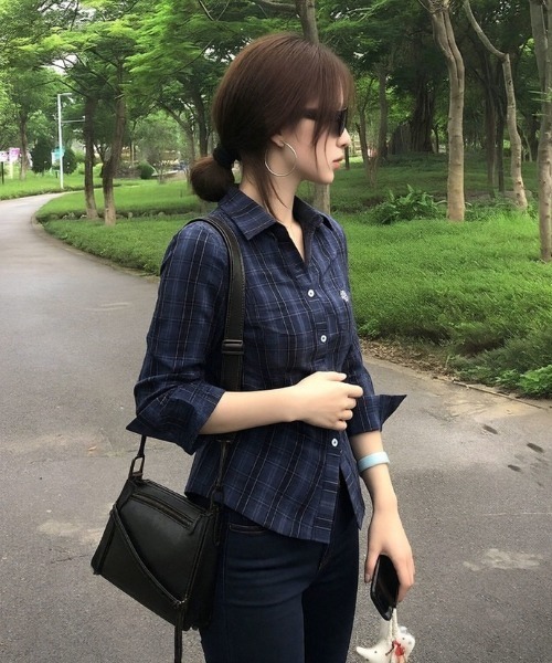 Teem Store(チームストア)の「ワンポイント刺繍 ウエストシェイプタイトチェックシャツ(シャツ/ブラウス・レディース・ネイビー・M)」の12枚目の写真