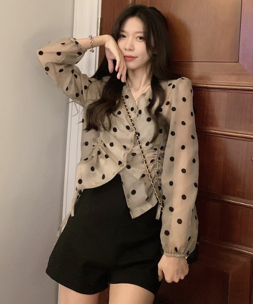 Aelina(エリナ)の「ドット柄ドローストリングトップス(シャツ/ブラウス・レディース・ブラウン・M/L/XL)」の9枚目の写真