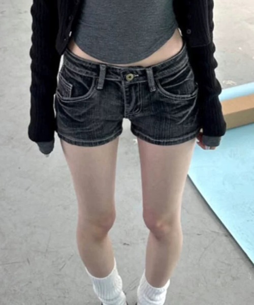 Vipoa(ヴィポア)の「Low rise denim shorts(デニムパンツ・レディース・ブラック系その他・MEDIUM/SMALL)」の8枚目の写真