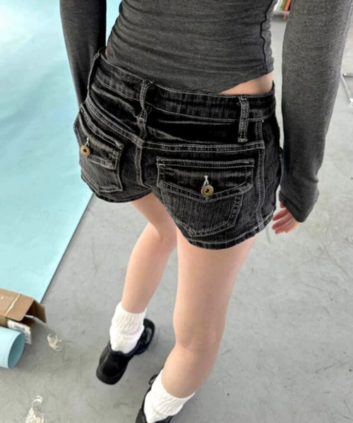 Vipoa(ヴィポア)の「Low rise denim shorts(デニムパンツ・レディース・ブラック系その他・MEDIUM/SMALL)」の13枚目の写真