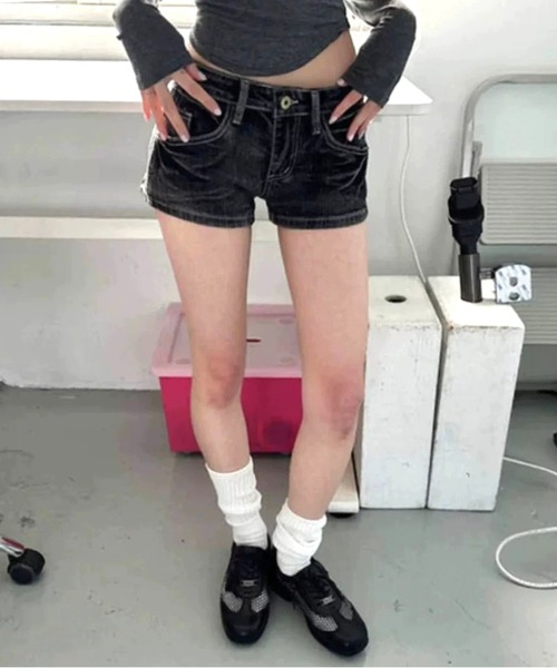 Vipoa(ヴィポア)の「Low rise denim shorts(デニムパンツ・レディース・ブラック系その他・MEDIUM/SMALL)」の3枚目の写真