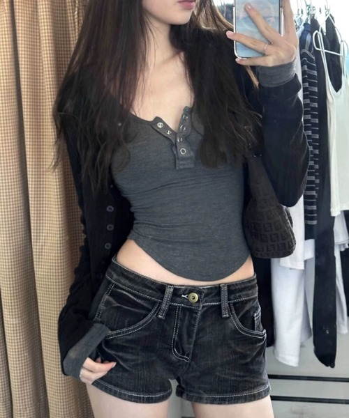 Vipoa(ヴィポア)の「Low rise denim shorts(デニムパンツ・レディース・ブラック系その他・MEDIUM/SMALL)」の4枚目の写真