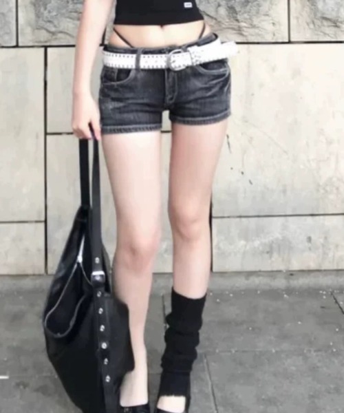 Vipoa(ヴィポア)の「Low rise denim shorts(デニムパンツ・レディース・ブラック系その他・MEDIUM/SMALL)」の21枚目の写真