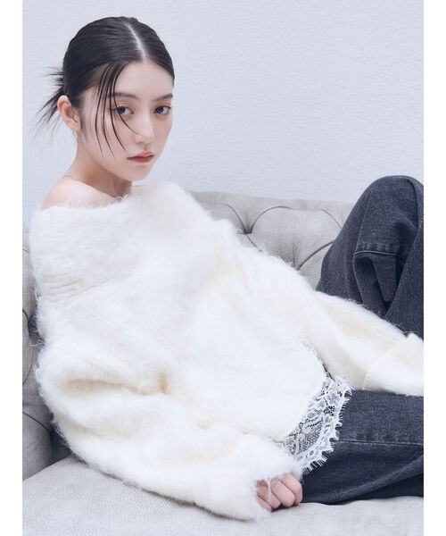 LAGUNAMOON(ラグナムーン)の「レースヘムフラッフィーオフショルニット(ニット/セーター・レディース・チャコールグレー/アイボリー/ブルー・FREE)」の1枚目の写真