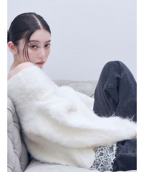 LAGUNAMOON(ラグナムーン)の「レースヘムフラッフィーオフショルニット(ニット/セーター・レディース・チャコールグレー/アイボリー/ブルー・FREE)」の6枚目の写真