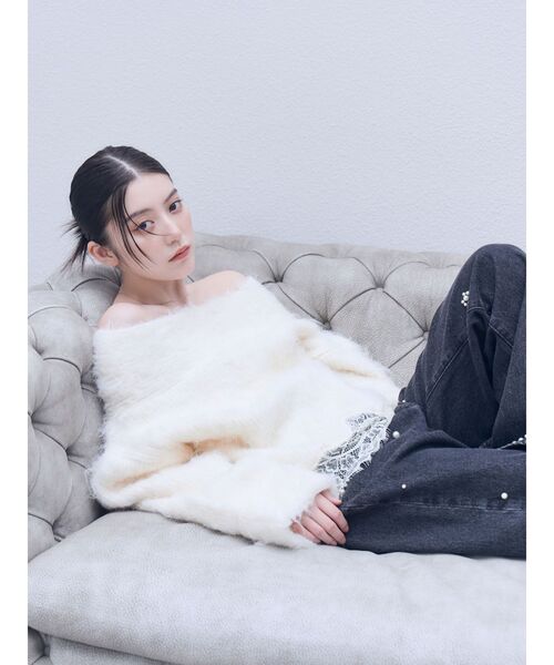 LAGUNAMOON(ラグナムーン)の「レースヘムフラッフィーオフショルニット(ニット/セーター・レディース・チャコールグレー/アイボリー/ブルー・FREE)」の8枚目の写真