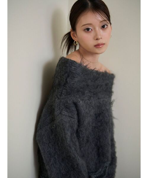 LAGUNAMOON(ラグナムーン)の「レースヘムフラッフィーオフショルニット(ニット/セーター・レディース・チャコールグレー/アイボリー/ブルー・FREE)」の11枚目の写真