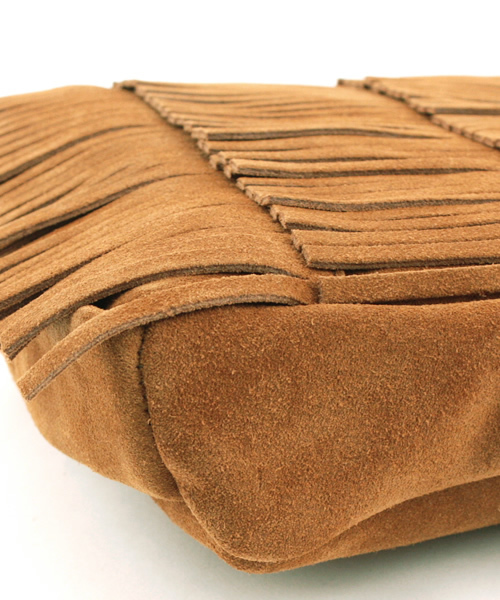 Ray BEAMS（レイビームス）の「MINNETONKA / フリンジ ハンドバック（ショルダーバッグ・レディース・ブラック/ライトブラウン・ONE SIZE）」の4枚目の写真