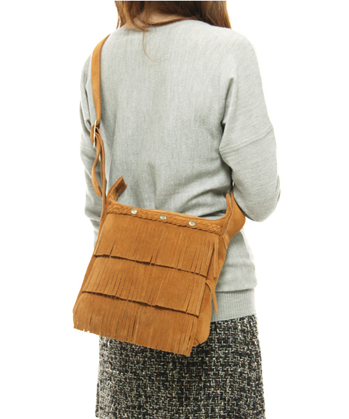 Ray BEAMS（レイビームス）の「MINNETONKA / フリンジ ハンドバック（ショルダーバッグ・レディース・ブラック/ライトブラウン・ONE SIZE）」の12枚目の写真