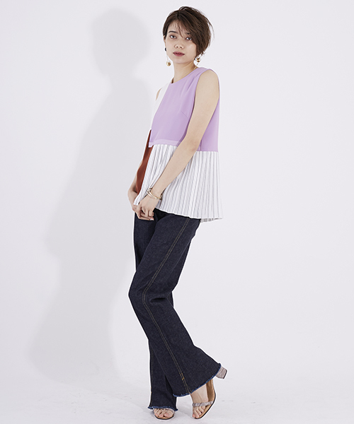 UNITED TOKYO（ユナイテッドトウキョウ）の「ワンウォッシュストレートデニム（デニムパンツ・レディース・ブルー・1/2）」の4枚目の写真