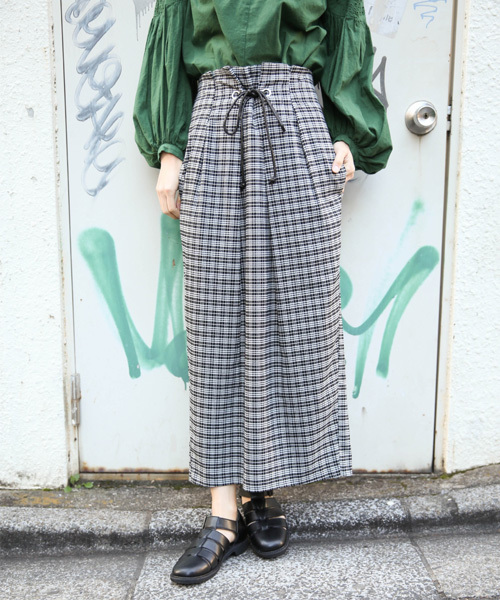 LOWRYS FARM(ローリーズファーム)の「ハトメベルトツキタイトスカート 783442(スカート・レディース・ブラック/ベージュ・FREE)」の1枚目の写真