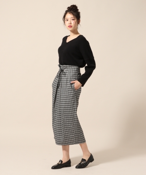 LOWRYS FARM(ローリーズファーム)の「ハトメベルトツキタイトスカート 783442(スカート・レディース・ブラック/ベージュ・FREE)」の3枚目の写真