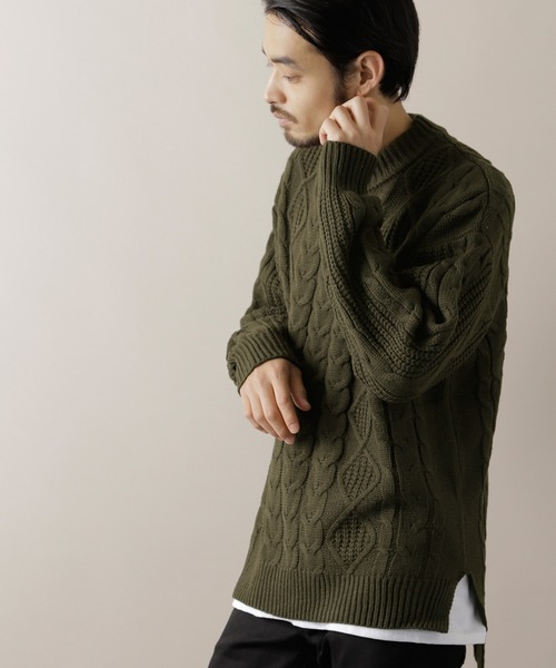 MONO-MART(モノマート)の「オーバーサイズフィッシャーマンケーブル編みモックネックニットセーター(ニット/セーター・メンズ・キャメル/ワイン/チャコール/テラコッタ/ブラック/ベージュ/ネイビー/アイボリー/カーキオリーブ/杢グレー/ブラウン/グリーン・FREE)」の9枚目の写真