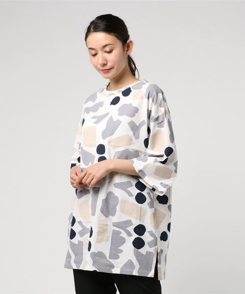 POU DOU DOU(プードゥドゥ)の「天竺モチーフプリントサイドスリットチュニックTシャツ(Tシャツ/カットソー・レディース・グレー/オフホワイト/キャメル・3)」の6枚目の写真