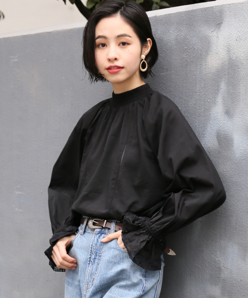 LOWRYS FARM（ローリーズファーム）の「スタンドレースブラウス　826444（シャツ/ブラウス・レディース・ブラック/オフホワイト/ブルー/ミント・FREE）」の2枚目の写真