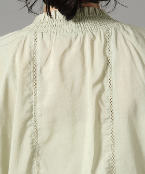 LOWRYS FARM（ローリーズファーム）の「スタンドレースブラウス　826444（シャツ/ブラウス・レディース・ブラック/オフホワイト/ブルー/ミント・FREE）」の6枚目の写真