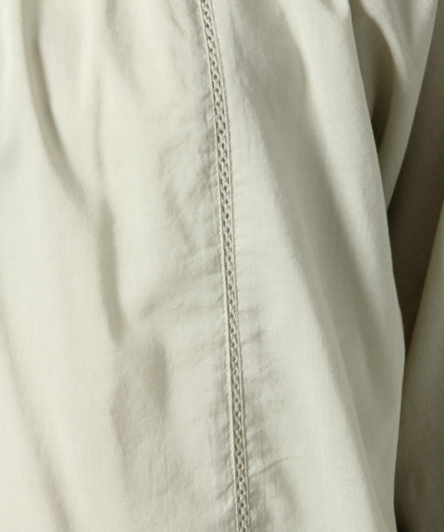 LOWRYS FARM（ローリーズファーム）の「スタンドレースブラウス　826444（シャツ/ブラウス・レディース・ブラック/オフホワイト/ブルー/ミント・FREE）」の9枚目の写真