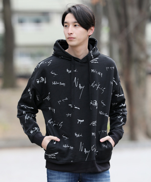 TopIsm(トップイズム)の「ビッグシルエット総柄ロゴスウェットパーカー(パーカー・メンズ・ホワイト/ブラック・M/L)」の2枚目の写真