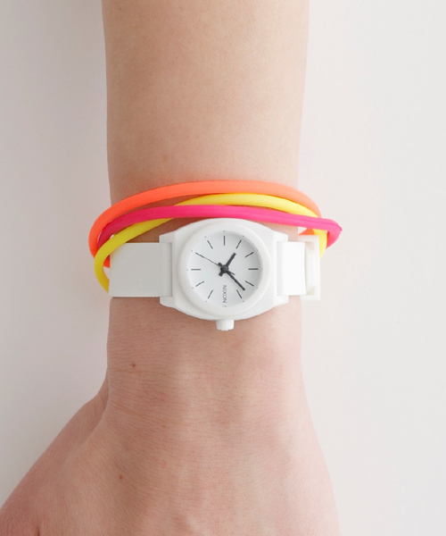 NIXON（ニクソン）の「THE SMALL TIME TELLER P（アナログ腕時計・レディース・ホワイト/ブラック/ブラウン/グリーン/ライム/ブルー系その他/パープル/ピンク系その他/レッド系その他・FREE）」の10枚目の写真