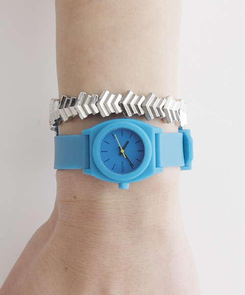 NIXON（ニクソン）の「THE SMALL TIME TELLER P（アナログ腕時計・レディース・ホワイト/ブラック/ブラウン/グリーン/ライム/ブルー系その他/パープル/ピンク系その他/レッド系その他・FREE）」の6枚目の写真