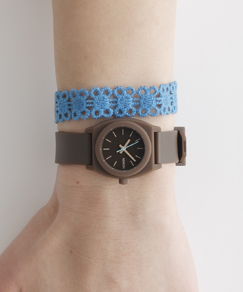 NIXON（ニクソン）の「THE SMALL TIME TELLER P（アナログ腕時計・レディース・ホワイト/ブラック/ブラウン/グリーン/ライム/ブルー系その他/パープル/ピンク系その他/レッド系その他・FREE）」の3枚目の写真