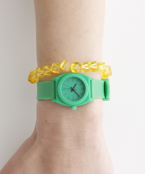 NIXON（ニクソン）の「THE SMALL TIME TELLER P（アナログ腕時計・レディース・ホワイト/ブラック/ブラウン/グリーン/ライム/ブルー系その他/パープル/ピンク系その他/レッド系その他・FREE）」の5枚目の写真