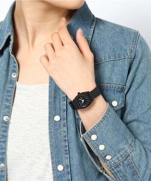 NIXON（ニクソン）の「THE SMALL TIME TELLER P（アナログ腕時計・レディース・ホワイト/ブラック/ブラウン/グリーン/ライム/ブルー系その他/パープル/ピンク系その他/レッド系その他・FREE）」の14枚目の写真