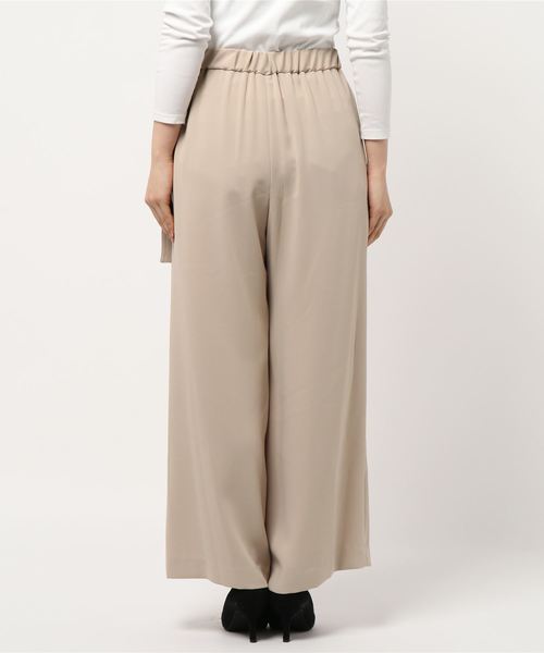 journal standard L'essage(ジャーナルスタンダードレサージュ)の「マットサテンフロントタックパンツ2(その他パンツ・レディース・ベージュ系その他/ブラック・36/38)」の3枚目の写真