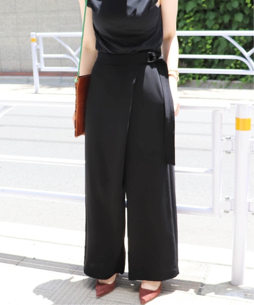 journal standard L'essage(ジャーナルスタンダードレサージュ)の「マットサテンフロントタックパンツ2(その他パンツ・レディース・ベージュ系その他/ブラック・36/38)」の8枚目の写真