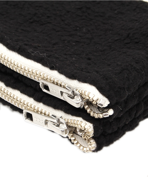 Ray BEAMS（レイビームス）の「◎MATATABI / "NYC" ボア クラッチバッグ（クラッチバッグ・レディース・オフホワイト/ブラック・ONE SIZE）」の6枚目の写真