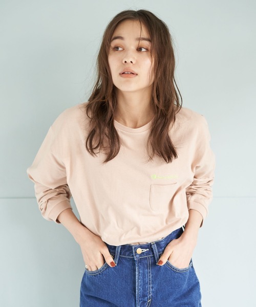 Champion（チャンピオン）の「【別注】Champion×earth　ネオン刺繍長袖Tシャツ ＊（Tシャツ/カットソー・レディース・ホワイト/ブラウン/ピンク・FREE）」の3枚目の写真