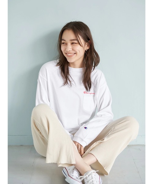Champion（チャンピオン）の「【別注】Champion×earth　ネオン刺繍長袖Tシャツ ＊（Tシャツ/カットソー・レディース・ホワイト/ブラウン/ピンク・FREE）」の4枚目の写真