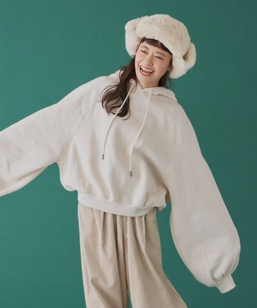 MERLOT（メルロー）の「ボリューム袖裏起毛パーカー（パーカー・レディース・ベージュ/ブラウン/グレー/グリーン/ナチュラル・FREE）」の6枚目の写真