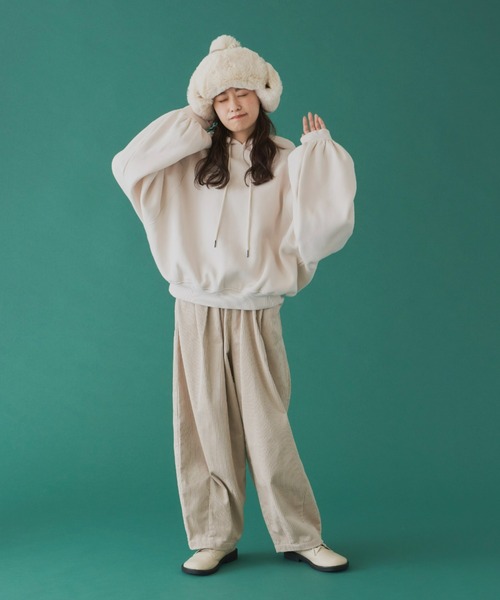 MERLOT（メルロー）の「ボリューム袖裏起毛パーカー（パーカー・レディース・ベージュ/ブラウン/グレー/グリーン/ナチュラル・FREE）」の11枚目の写真