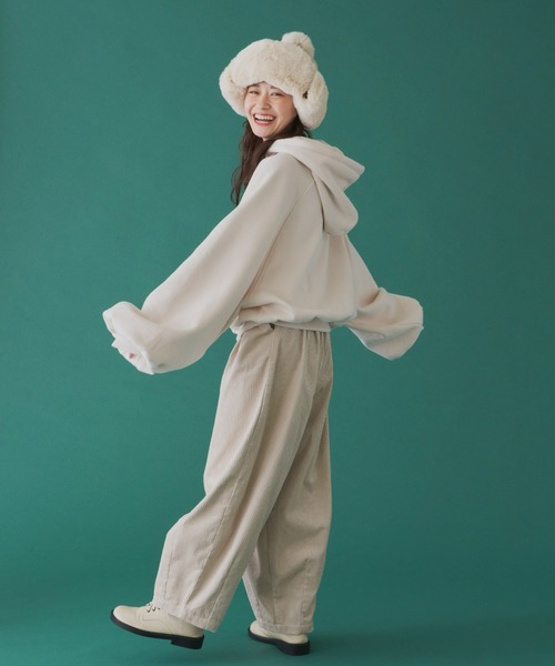 MERLOT（メルロー）の「ボリューム袖裏起毛パーカー（パーカー・レディース・ベージュ/ブラウン/グレー/グリーン/ナチュラル・FREE）」の13枚目の写真