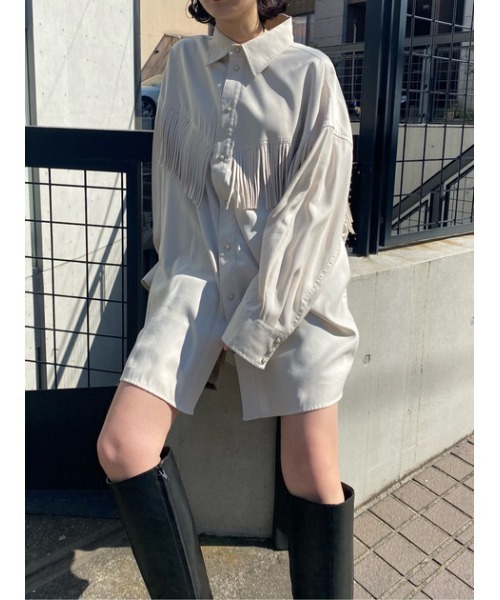 MOUSSY（マウジー）の「FRINGE OVER シャツ（シャツ/ブラウス・レディース・オレンジ/アイボリー/ライトカーキ/ライトパープル・FREE）」の8枚目の写真