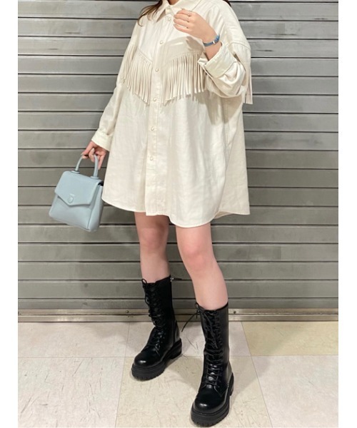 MOUSSY（マウジー）の「FRINGE OVER シャツ（シャツ/ブラウス・レディース・オレンジ/アイボリー/ライトカーキ/ライトパープル・FREE）」の20枚目の写真