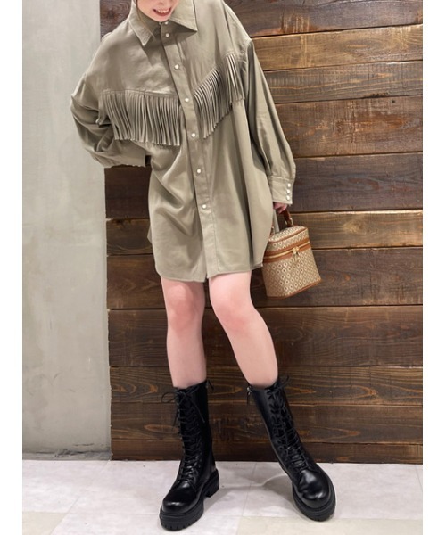 MOUSSY（マウジー）の「FRINGE OVER シャツ（シャツ/ブラウス・レディース・オレンジ/アイボリー/ライトカーキ/ライトパープル・FREE）」の15枚目の写真